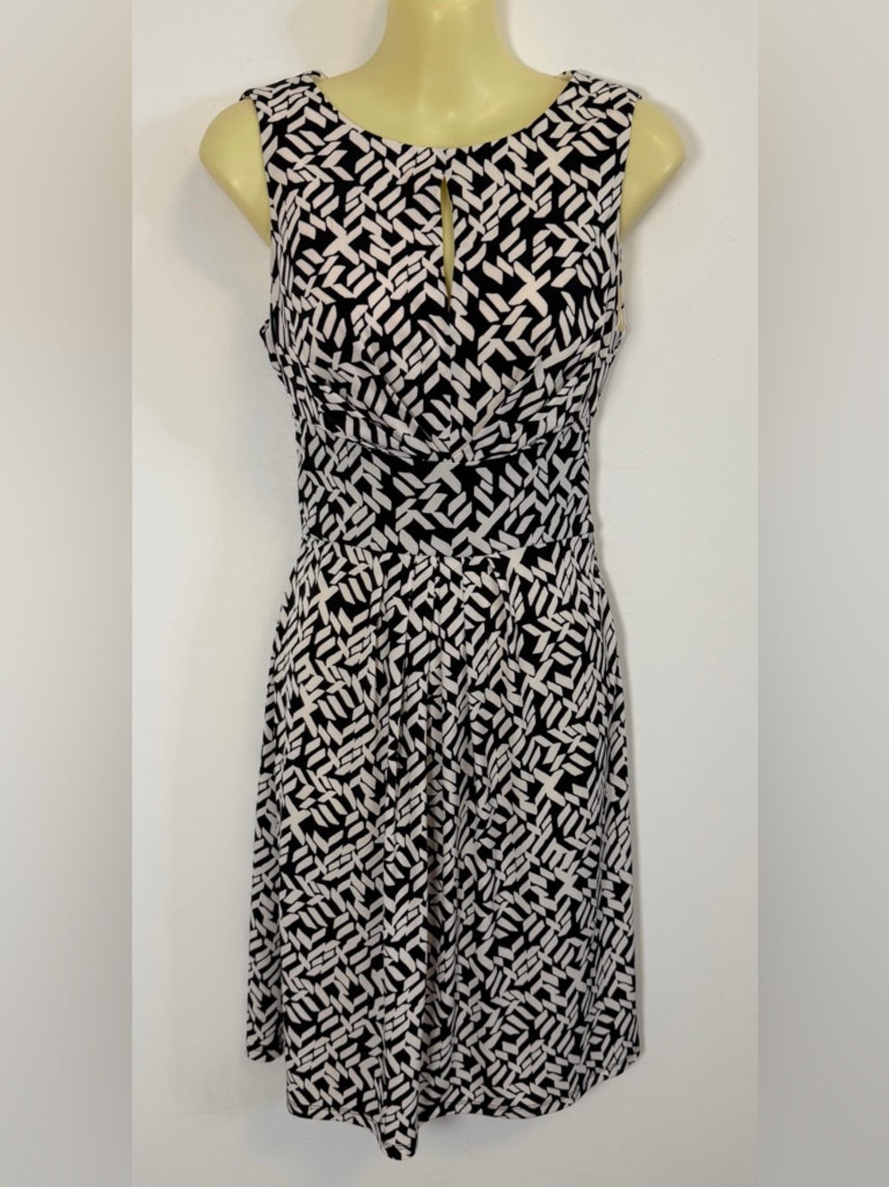 New York & Company Black and White Sleeveless Keyhole Fit & Flare Dress